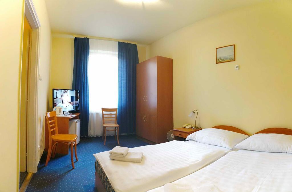 Corvin Hotel Дьёр Экстерьер фото