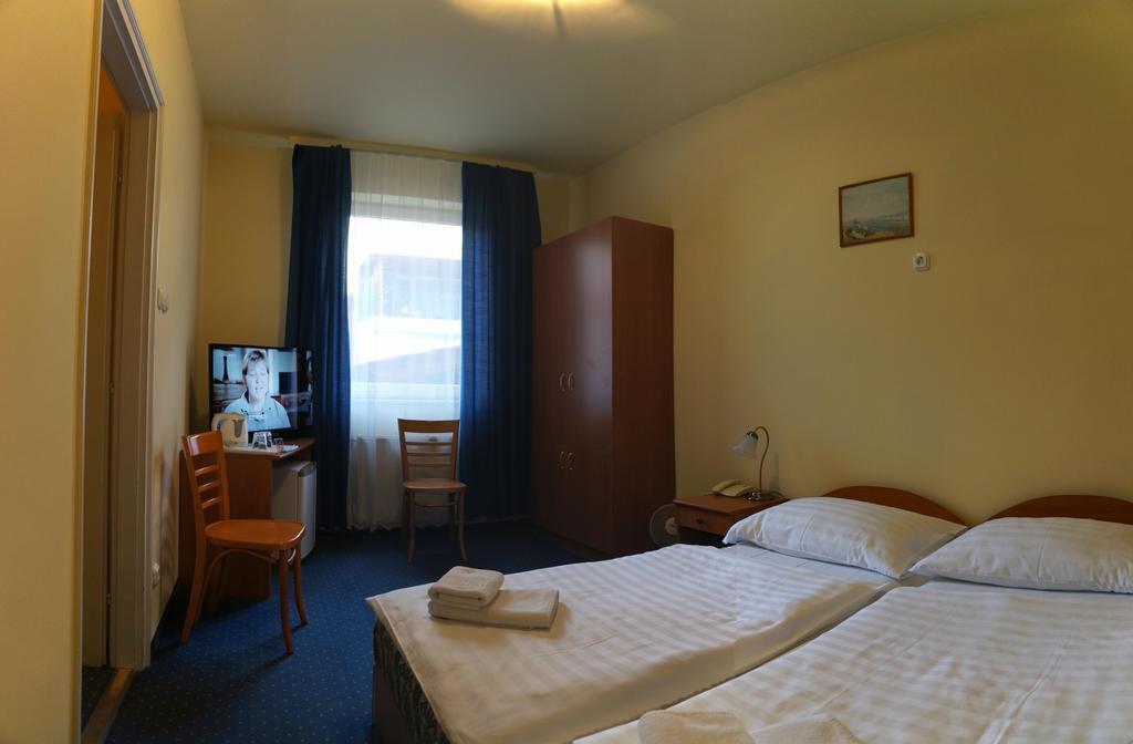 Corvin Hotel Дьёр Номер фото