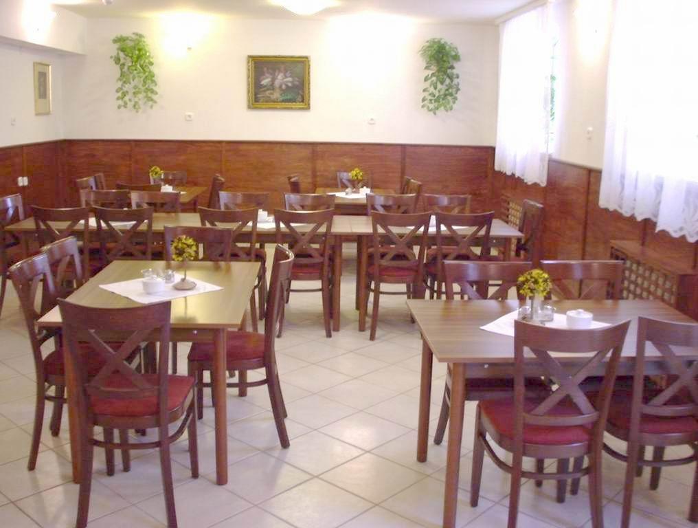 Corvin Hotel Дьёр Экстерьер фото