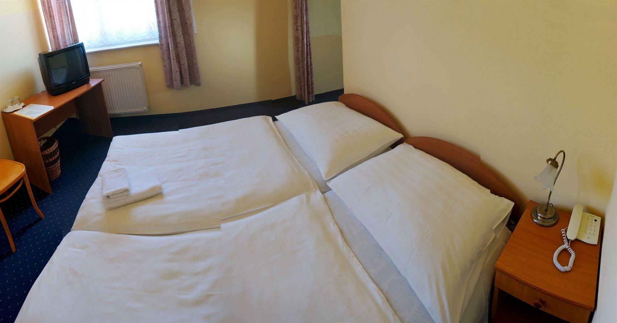 Corvin Hotel Дьёр Экстерьер фото