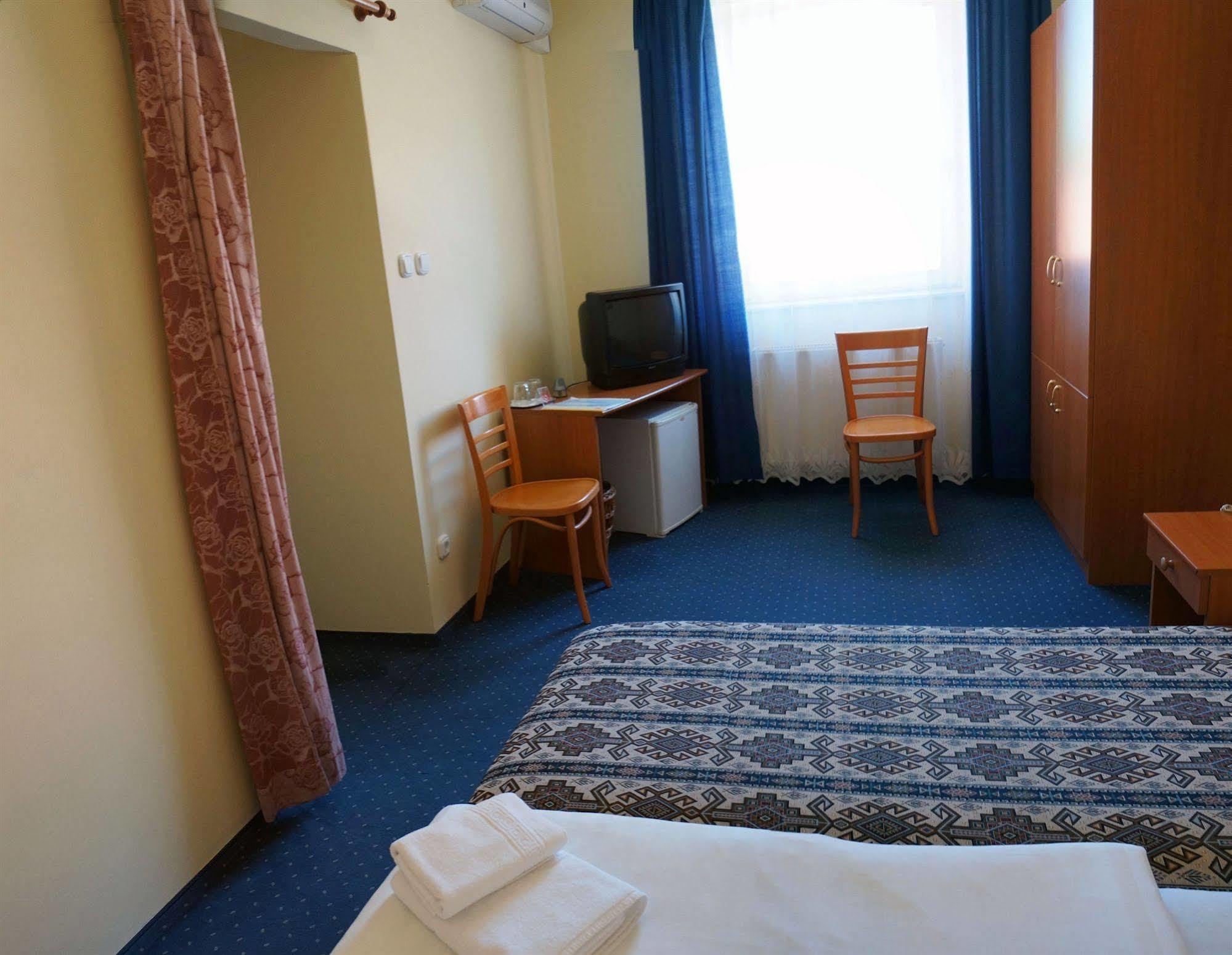 Corvin Hotel Дьёр Экстерьер фото