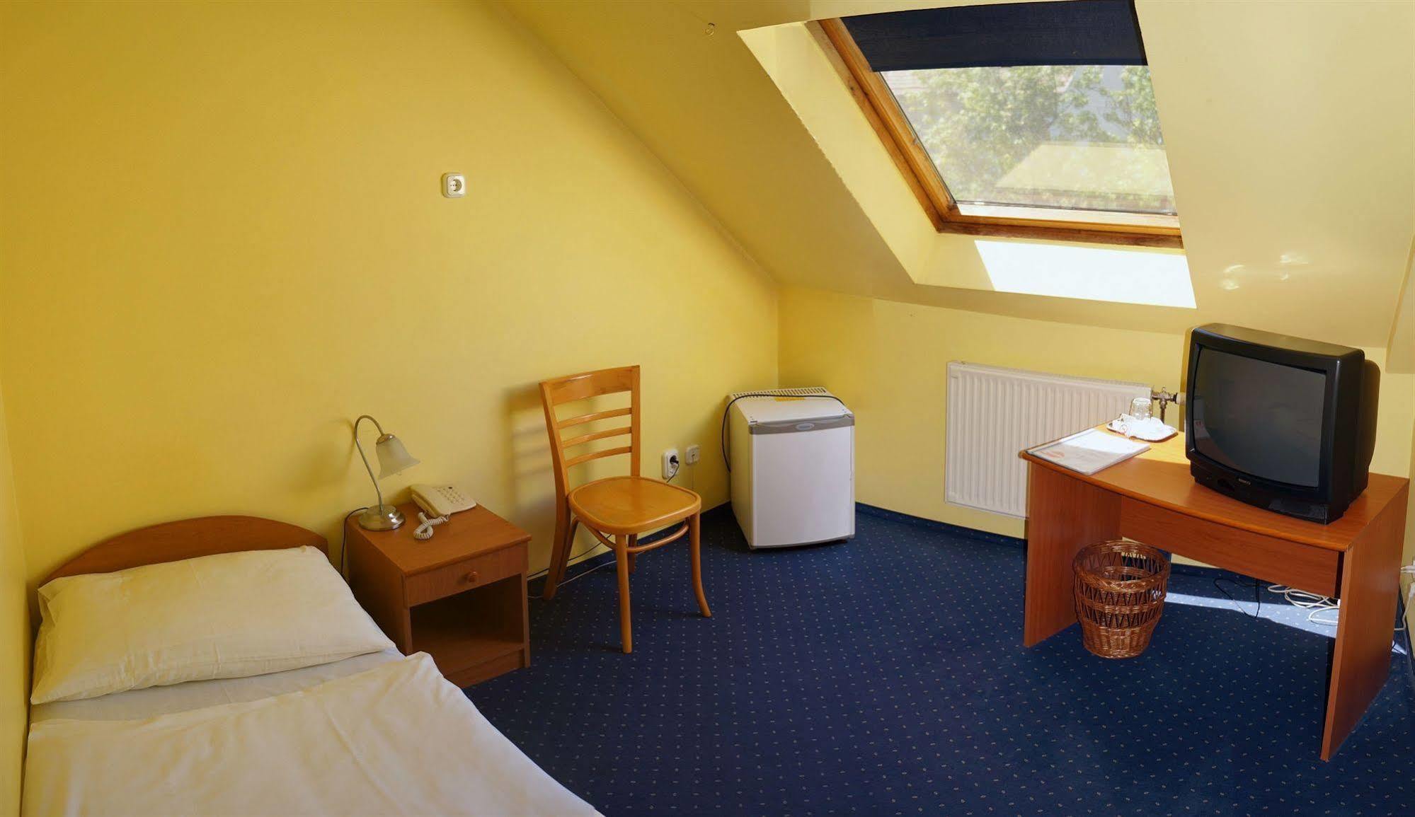 Corvin Hotel Дьёр Экстерьер фото