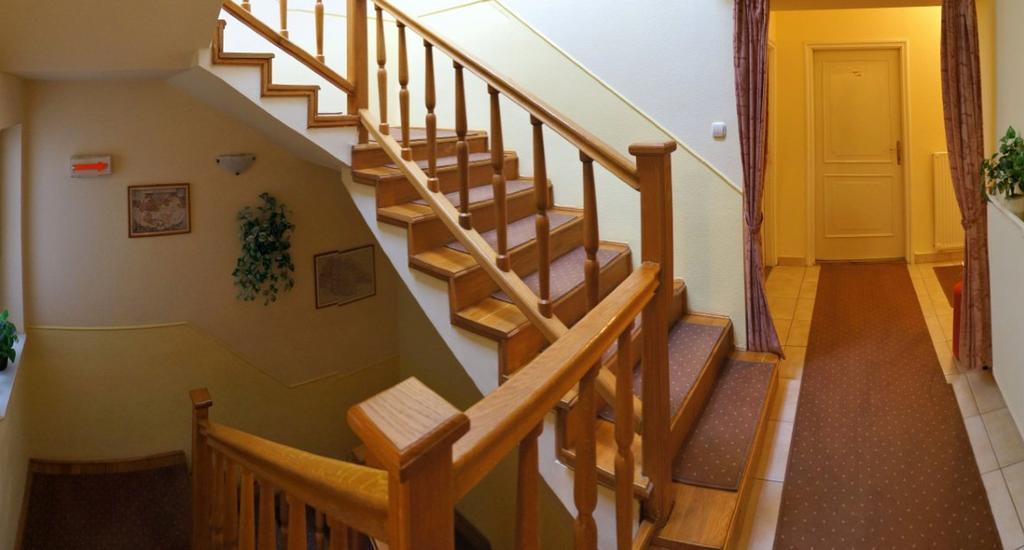Corvin Hotel Дьёр Экстерьер фото